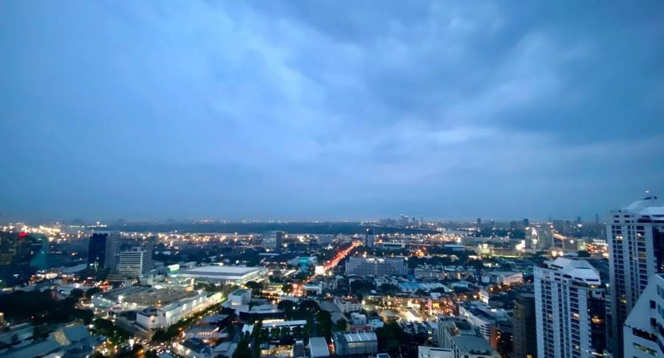 For rent 3 bedrooms condo in Khlong Toei, Bangkok