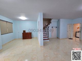 Casa adosada en alquiler de 3 habitaciones en Thung Khru, Bangkok