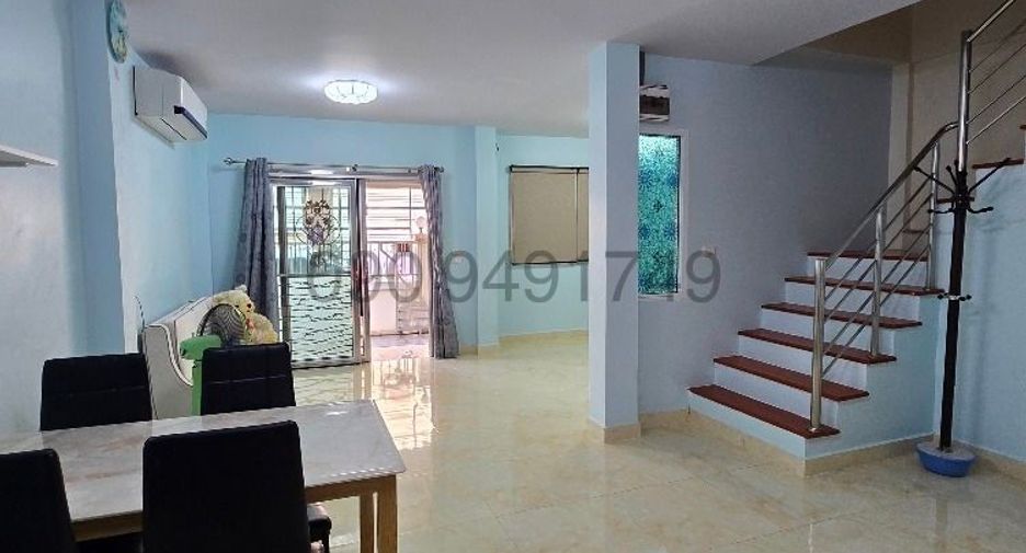 For rent 3 bedrooms townhouse in Thung Khru, Bangkok