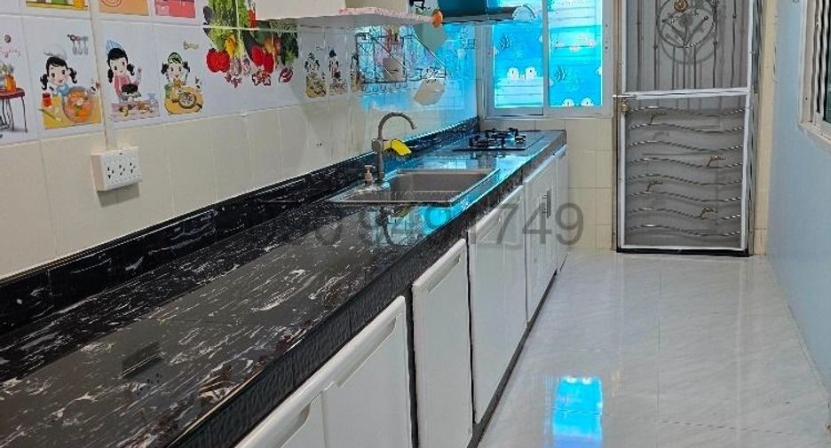 For rent 3 bedrooms townhouse in Thung Khru, Bangkok