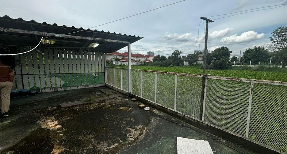 For sale 5 bedrooms house in Suan Luang, Bangkok
