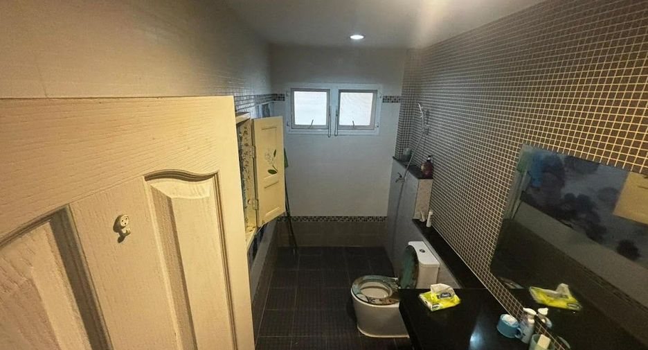 For sale 5 bedrooms house in Suan Luang, Bangkok