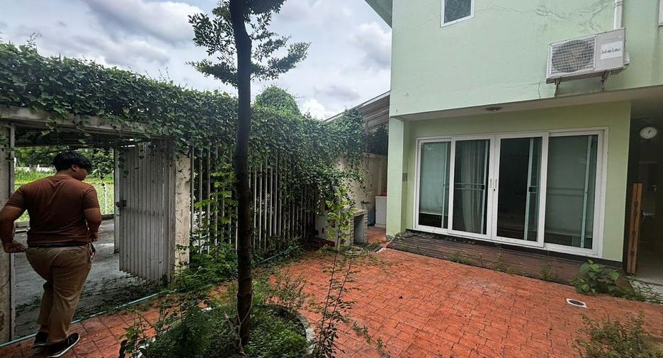 For sale 5 bedrooms house in Suan Luang, Bangkok