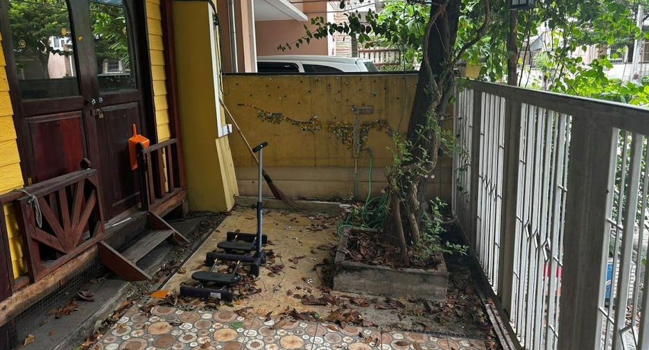 For sale 5 bedrooms house in Suan Luang, Bangkok