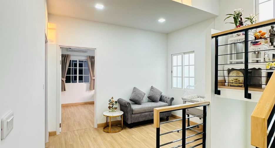 For rent 4 bed condo in Mueang Samut Prakan, Samut Prakan