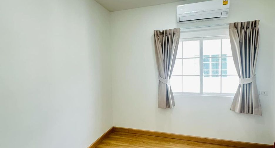For rent 4 bed condo in Mueang Samut Prakan, Samut Prakan