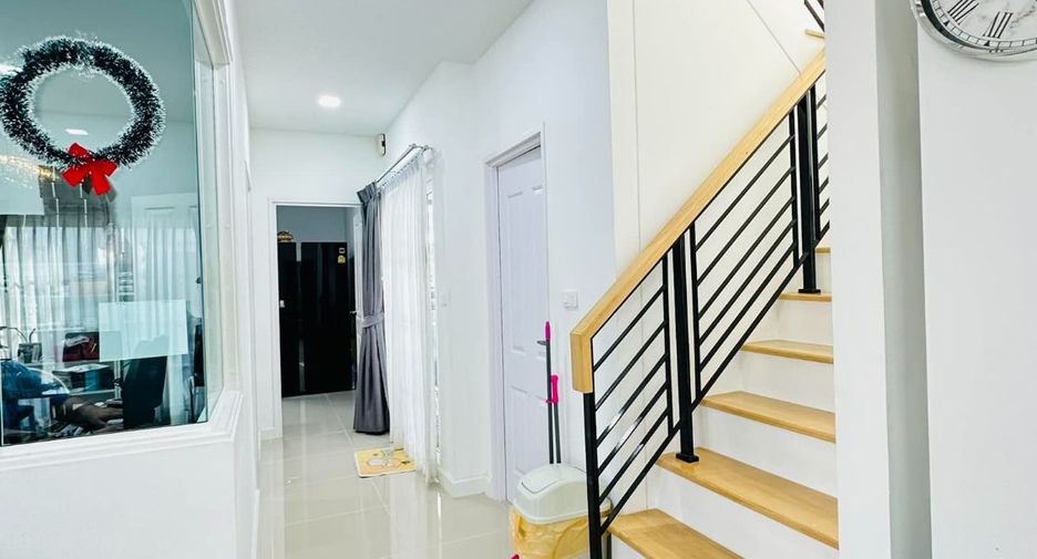 For rent 4 bed condo in Mueang Samut Prakan, Samut Prakan