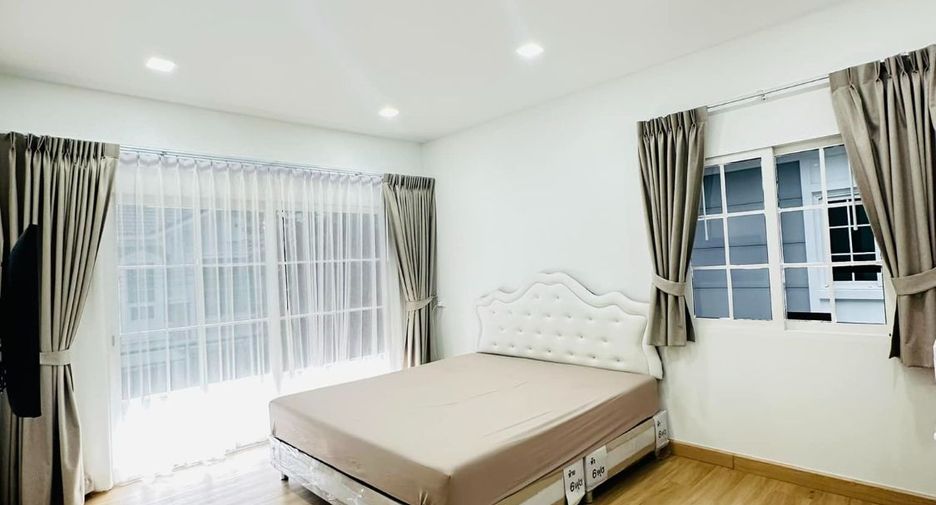 For rent 4 bed condo in Mueang Samut Prakan, Samut Prakan