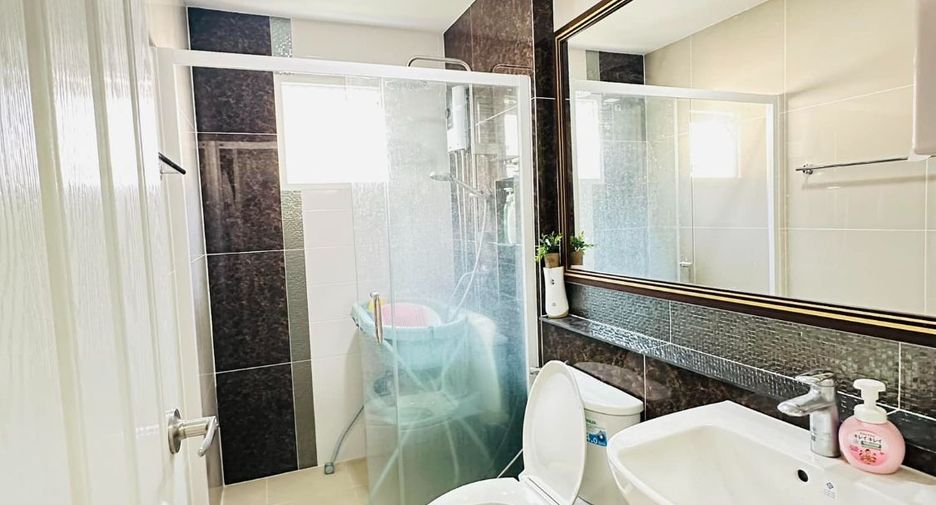 For rent 4 bed condo in Mueang Samut Prakan, Samut Prakan