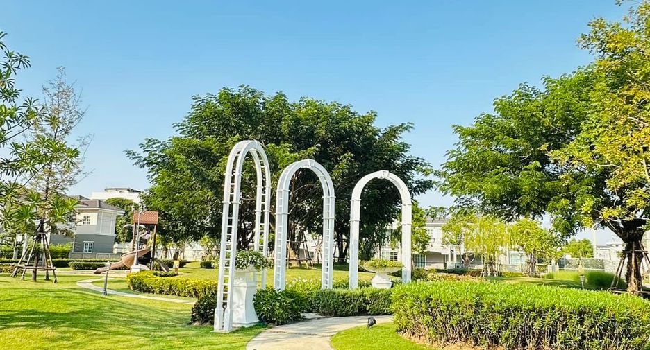 For rent 4 bed condo in Mueang Samut Prakan, Samut Prakan