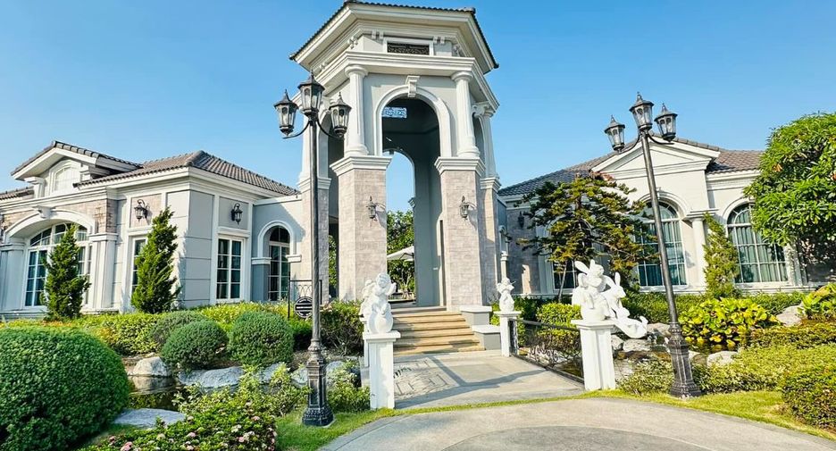 For rent 4 bed condo in Mueang Samut Prakan, Samut Prakan