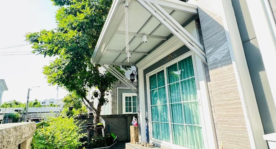 For rent 4 bed condo in Mueang Samut Prakan, Samut Prakan