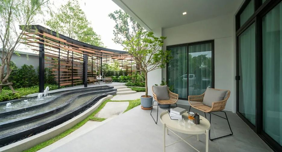 For sale 5 bedrooms house in Khlong Sam Wa, Bangkok