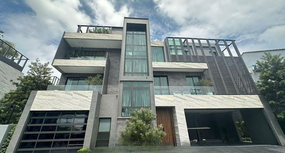 For sale 5 bedrooms condo in Bang Kapi, Bangkok