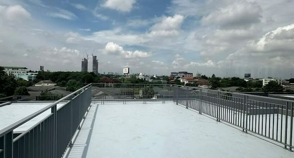 For sale 5 bedrooms condo in Bang Kapi, Bangkok