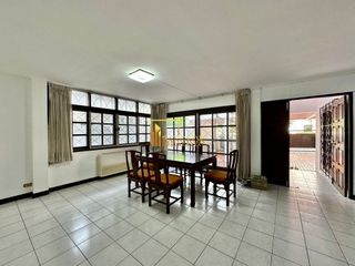 Haus zur Miete mit 3 Zimmer in Watthana, Bangkok