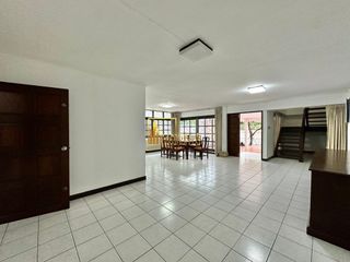 Haus zur Miete mit 3 Zimmer in Watthana, Bangkok