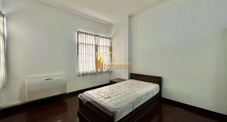 Haus zur Miete mit 3 Zimmer in Watthana, Bangkok