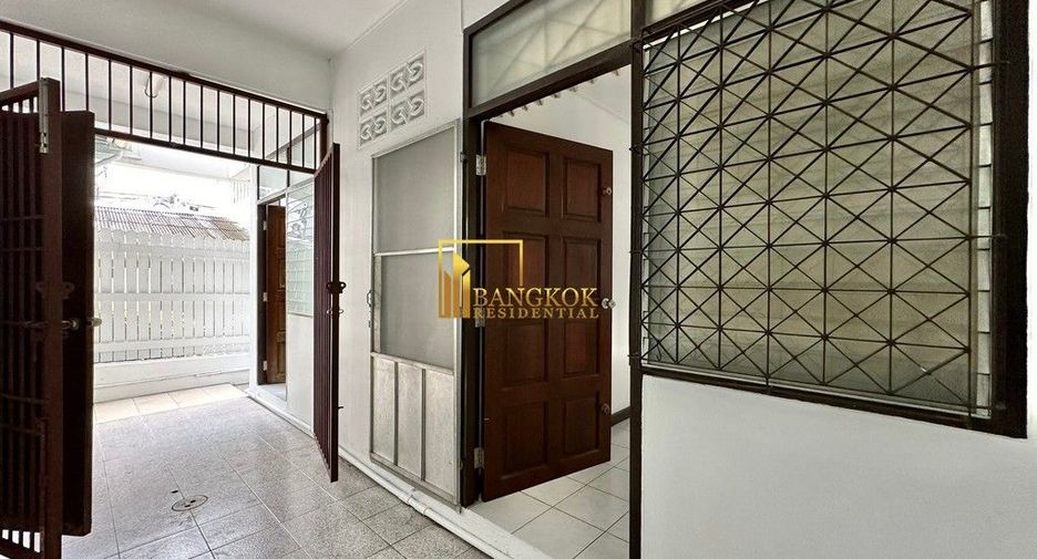 Haus zur Miete mit 3 Zimmer in Watthana, Bangkok