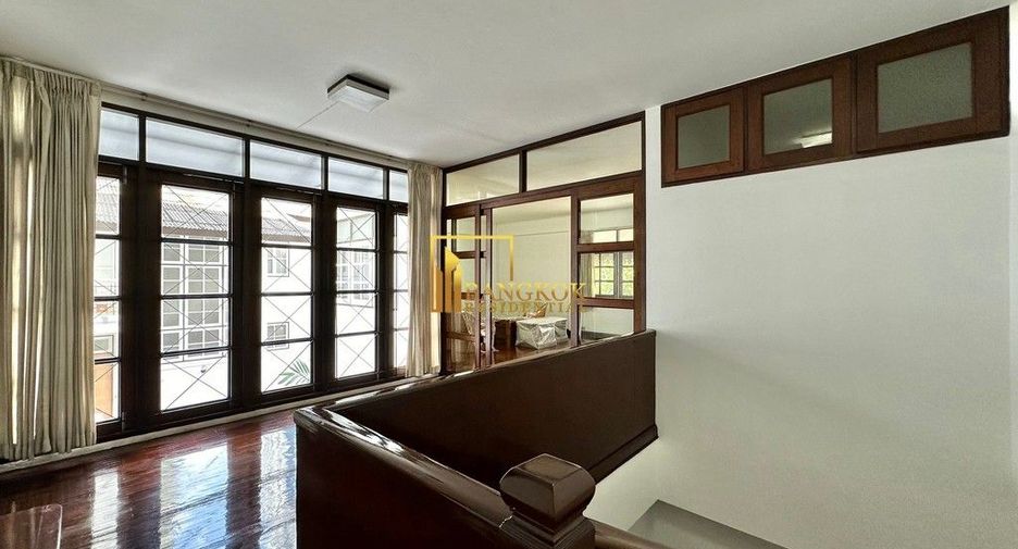 Haus zur Miete mit 3 Zimmer in Watthana, Bangkok