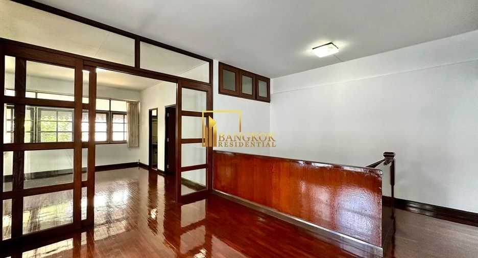 Haus zur Miete mit 3 Zimmer in Watthana, Bangkok