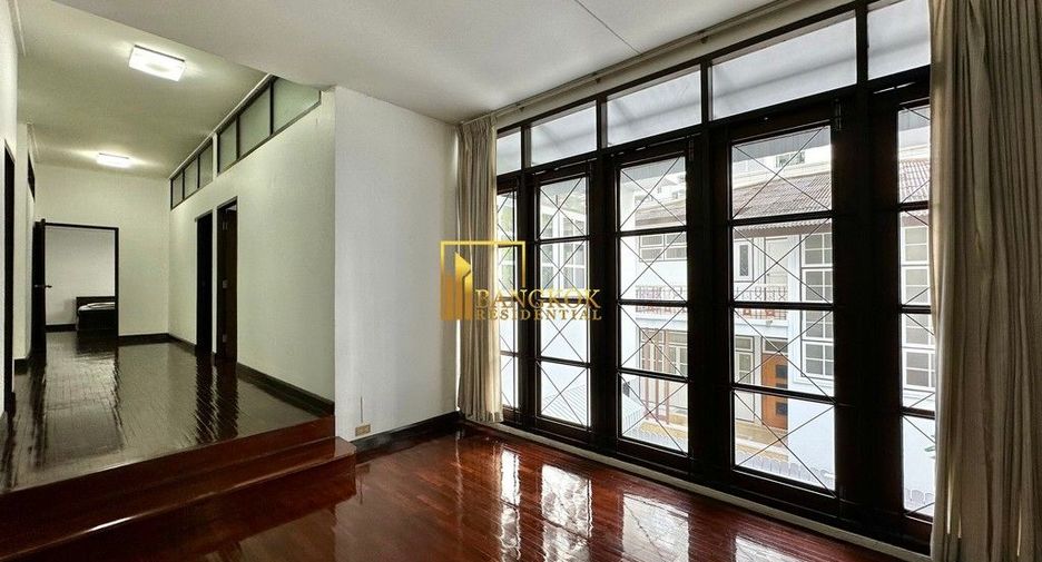 Haus zur Miete mit 3 Zimmer in Watthana, Bangkok