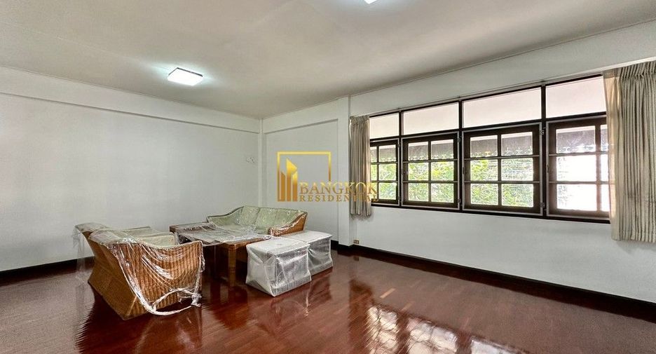 Haus zur Miete mit 3 Zimmer in Watthana, Bangkok
