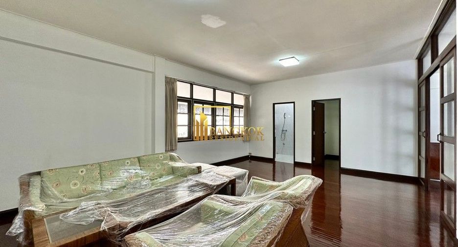 Haus zur Miete mit 3 Zimmer in Watthana, Bangkok