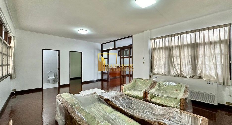 Haus zur Miete mit 3 Zimmer in Watthana, Bangkok