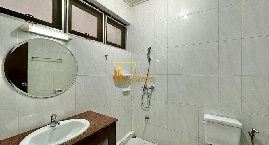 Haus zur Miete mit 3 Zimmer in Watthana, Bangkok