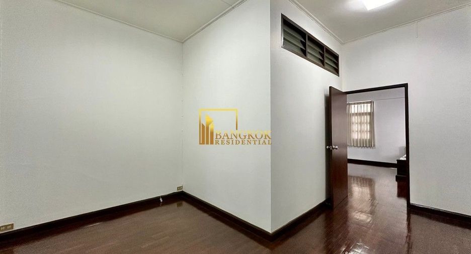 Haus zur Miete mit 3 Zimmer in Watthana, Bangkok