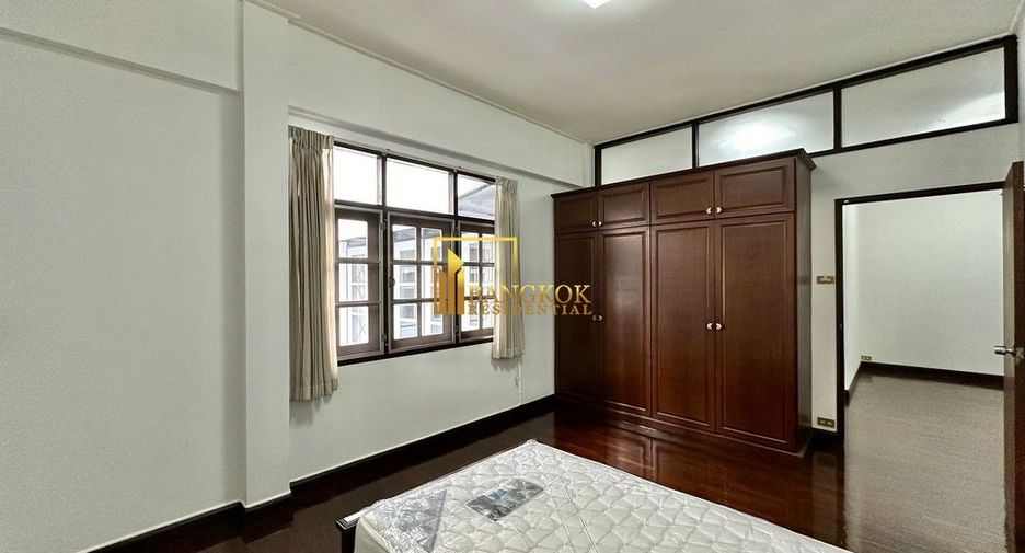 Haus zur Miete mit 3 Zimmer in Watthana, Bangkok