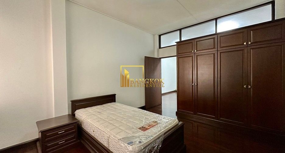 Haus zur Miete mit 3 Zimmer in Watthana, Bangkok