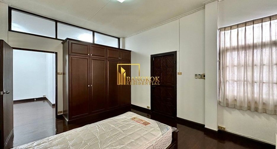 Haus zur Miete mit 3 Zimmer in Watthana, Bangkok