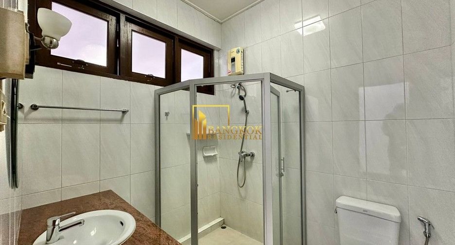 Haus zur Miete mit 3 Zimmer in Watthana, Bangkok