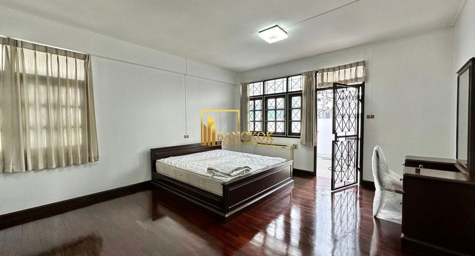 Haus zur Miete mit 3 Zimmer in Watthana, Bangkok