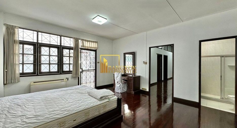 Haus zur Miete mit 3 Zimmer in Watthana, Bangkok