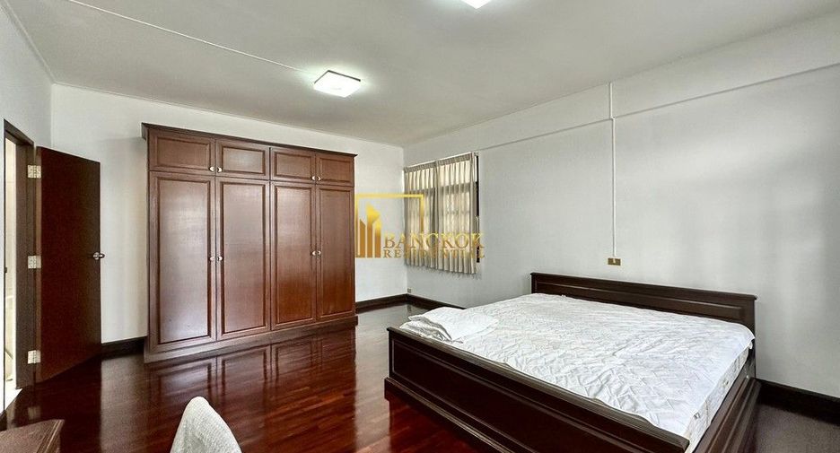 Haus zur Miete mit 3 Zimmer in Watthana, Bangkok