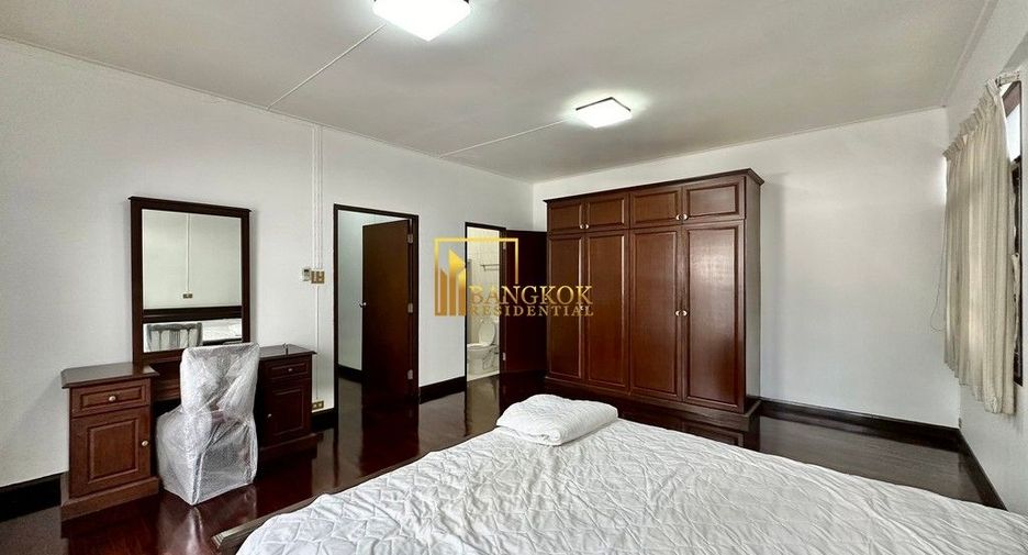 Haus zur Miete mit 3 Zimmer in Watthana, Bangkok