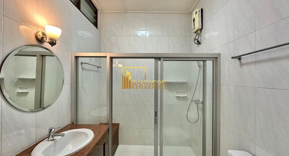 Haus zur Miete mit 3 Zimmer in Watthana, Bangkok