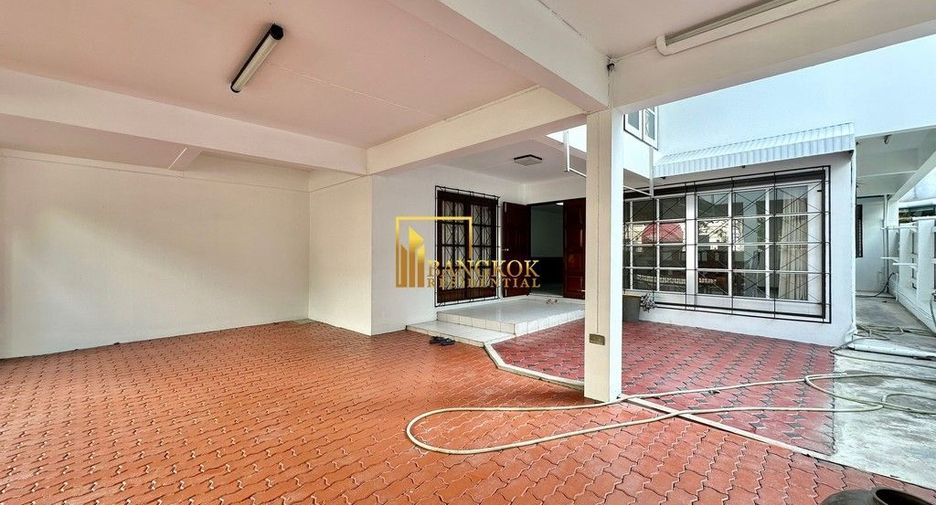 Haus zur Miete mit 3 Zimmer in Watthana, Bangkok