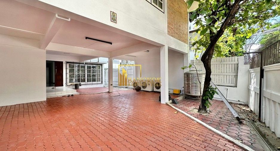Haus zur Miete mit 3 Zimmer in Watthana, Bangkok