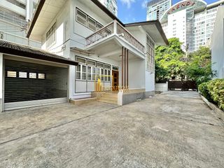 For rent 3 bedrooms house in Watthana, Bangkok
