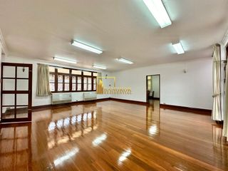 For rent 3 bedrooms house in Watthana, Bangkok