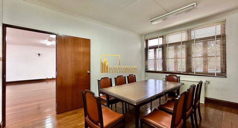 For rent 3 bedrooms house in Watthana, Bangkok