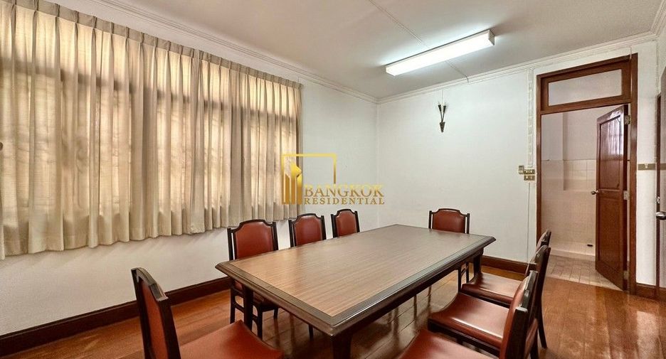 For rent 3 bedrooms house in Watthana, Bangkok
