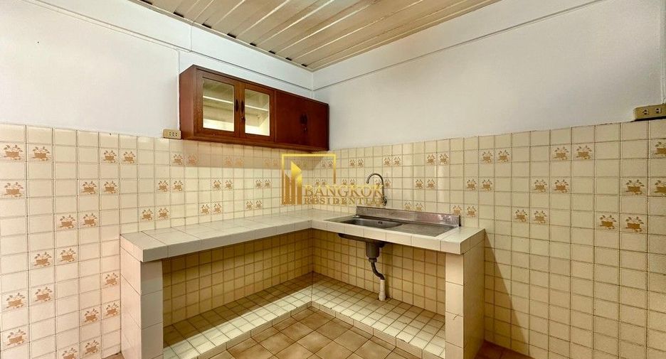 For rent 3 bedrooms house in Watthana, Bangkok
