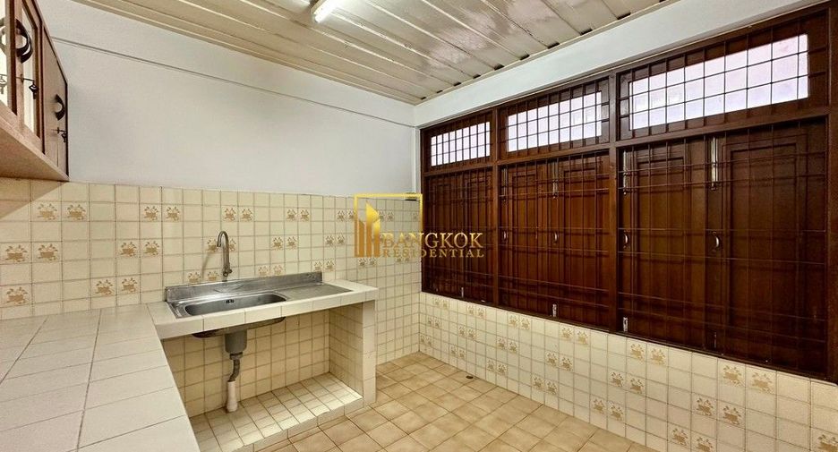 For rent 3 bedrooms house in Watthana, Bangkok