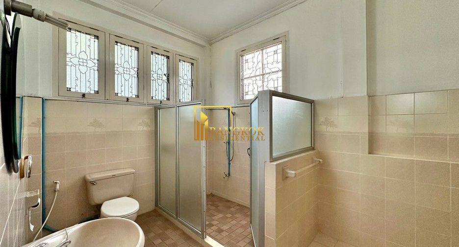 For rent 3 bedrooms house in Watthana, Bangkok