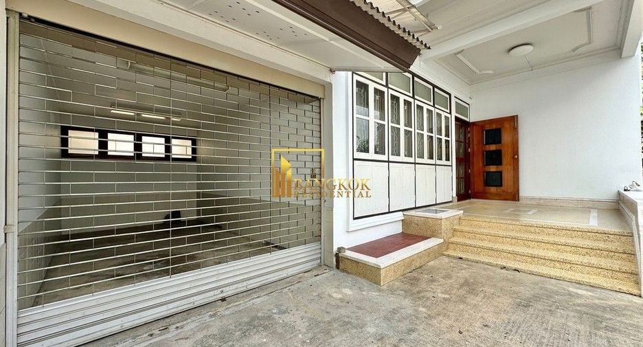 For rent 3 bedrooms house in Watthana, Bangkok